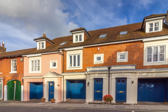 Thumbnail Town house to rent in Broad Street, Alresford, Hampshire