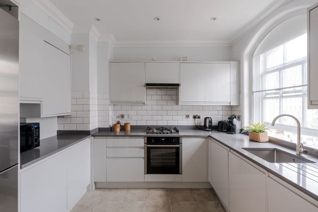 Flat 12, York Place Mansions, London photo 4