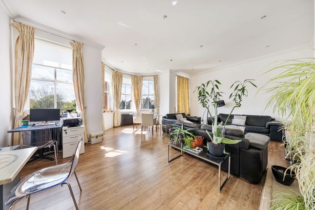 Triplex for sale in Devonshire House, Woodford Green, Essex