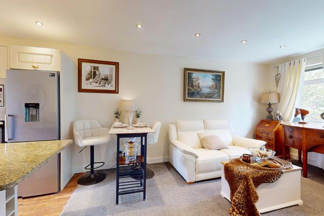 6 Clover Court, Clover Hill, Skipton photo 2