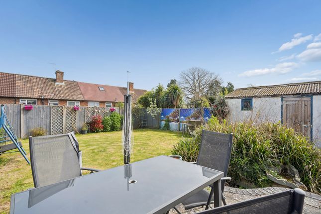 29 Muirfield Road, Watford photo 3