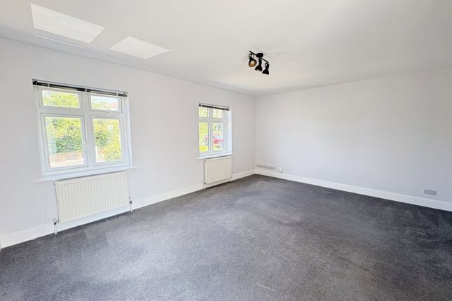 74A, Marlpit Lane, Coulsdon photo 2