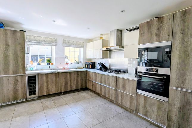 17, Dorset Down Crescent, Cullompton photo 3