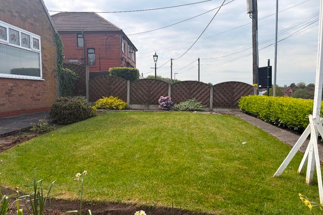 37 Ferney Field Road, Oldham photo 2