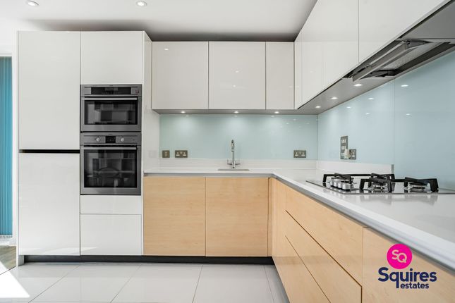 Flat 10, Middlesex Building, London photo 4