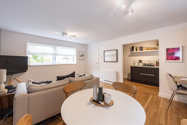 4 Yardley Court, Milton Road, Harpenden photo 3