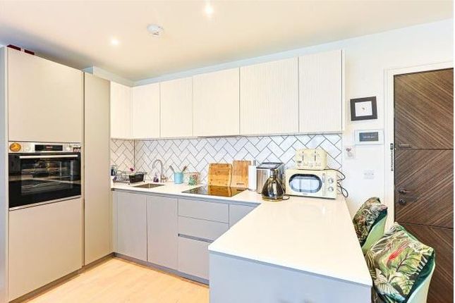 Flat 54, 2, Accolade Avenue, Southall photo 4