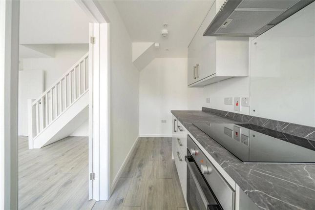 13A,, Woodger Close, Guildford photo 4