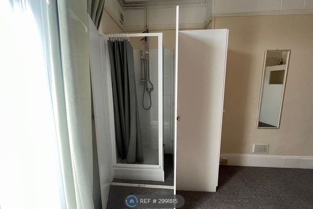 Flat   Tonbridge Road, Maidstone photo 4