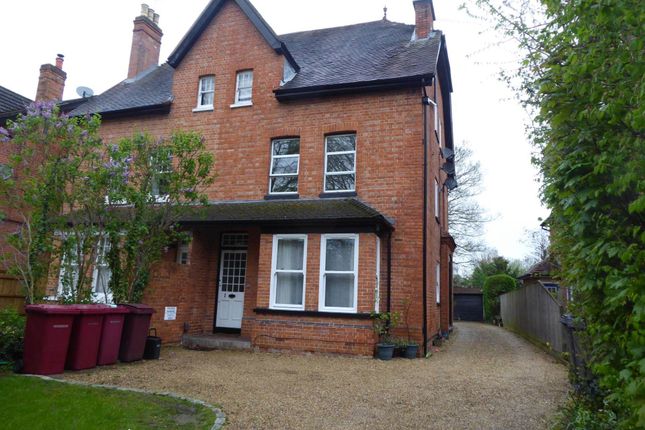 Flat to rent in Woodcote Road, Caversham Heights