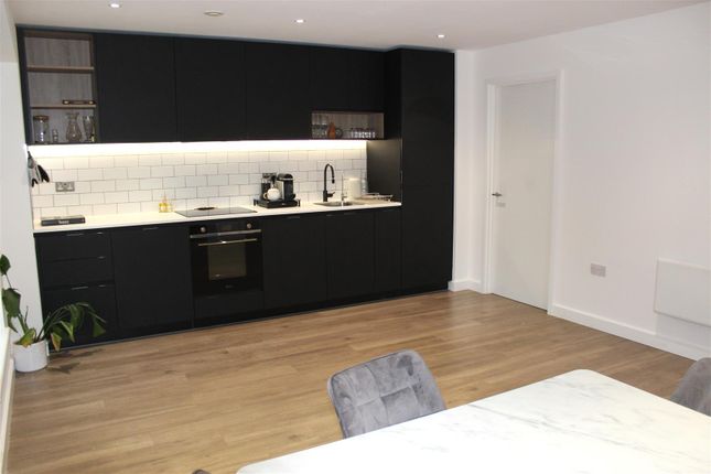 Flat 4, Fairbank House, 13 Beaufort Square, London photo 5