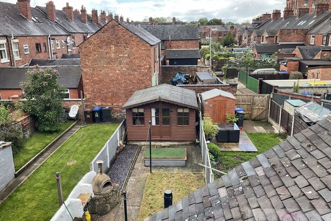 72 Fountain Street, Leek photo 4