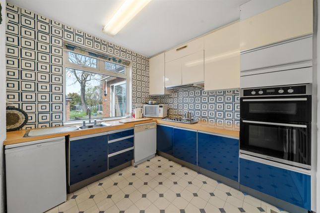 62, Grove Park Road, London photo 3