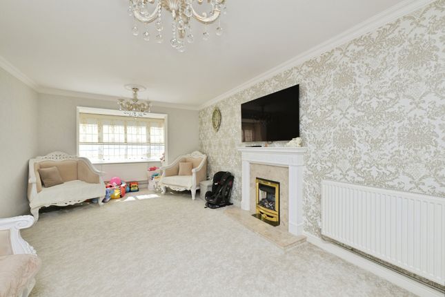 36, Tideswell Close, Northamptonshire photo 4