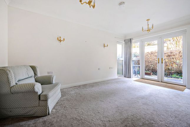 3 Claremont Gardens Fontwell Avenue, Chichester photo 3
