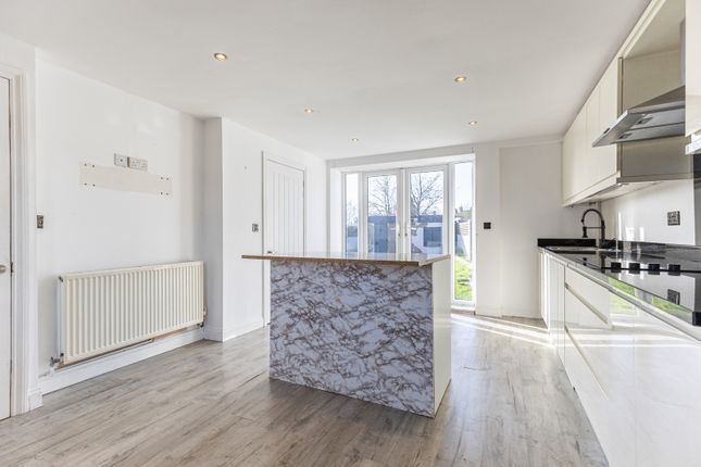 72 Bradford Road, Tingley, Wakefield photo 5