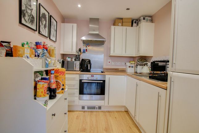Flat for sale in Brook Mead, Basildon