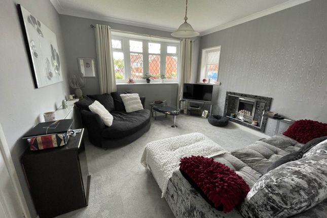 1, Derwent Drive, Oldham photo 4