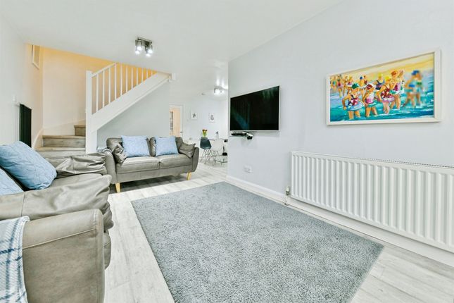 4, Glovers Close, HERTFORD photo 2