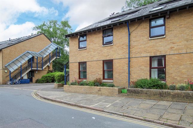 2 bed detached house to rent in Shelly Garden, Cambridge CB3