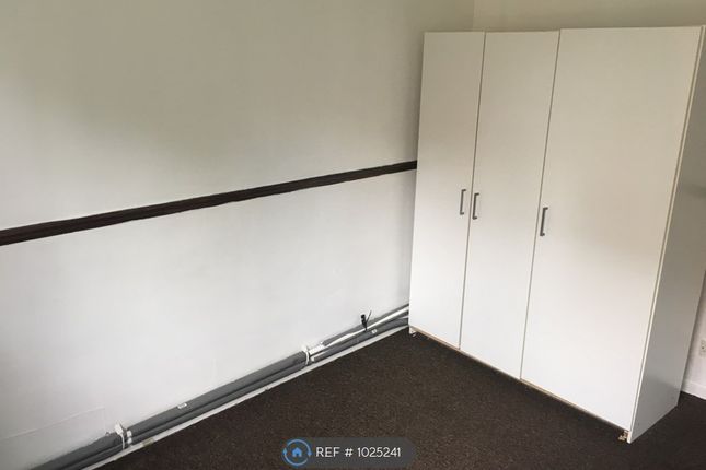Thumbnail Room to rent in Priory Court, London