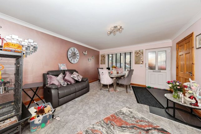 7, Clos Gwili, Llanelli photo 3