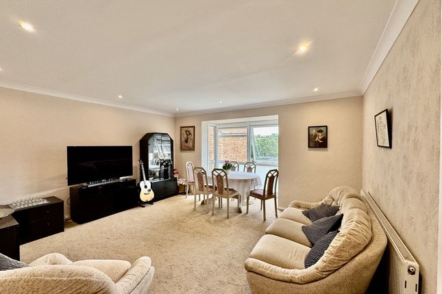 24, High Road, Bushey photo 3