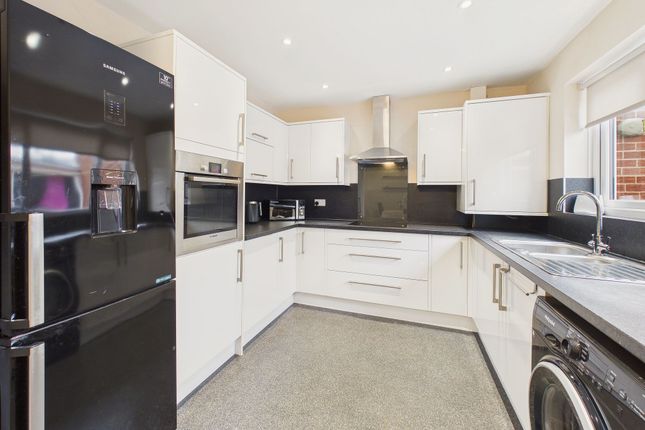 87 Mount Road, Chester Le Street photo 2