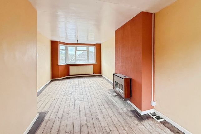 2, Hill Close, Stroud photo 2