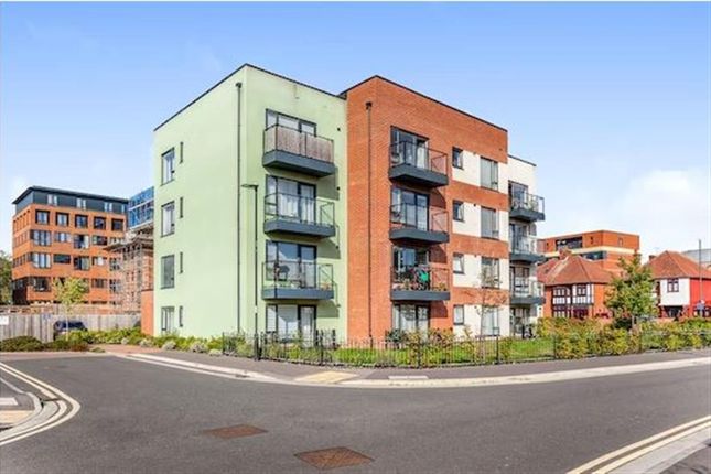 Thumbnail Flat for sale in Finefield Walk, Slough