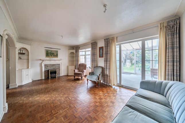 14, The Crofts, Shepperton photo 2