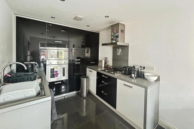 6, Kent Way, Swadlincote photo 2