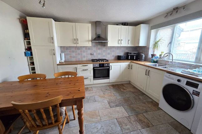 19, Elizabeth Way, Sandy photo 2