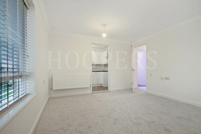 Flat for sale in Worcester Close, London