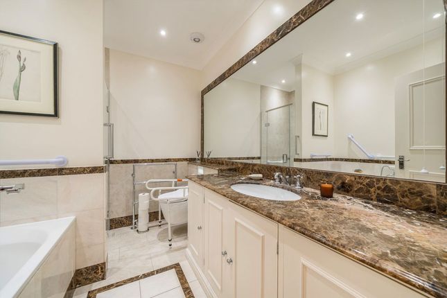 Flat 20, Duchess Of Bedford House, Duchess Of Bedfords Walk, London photo 4