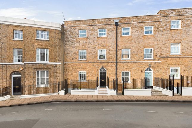 Thumbnail Terraced house for sale in Royal Place, London