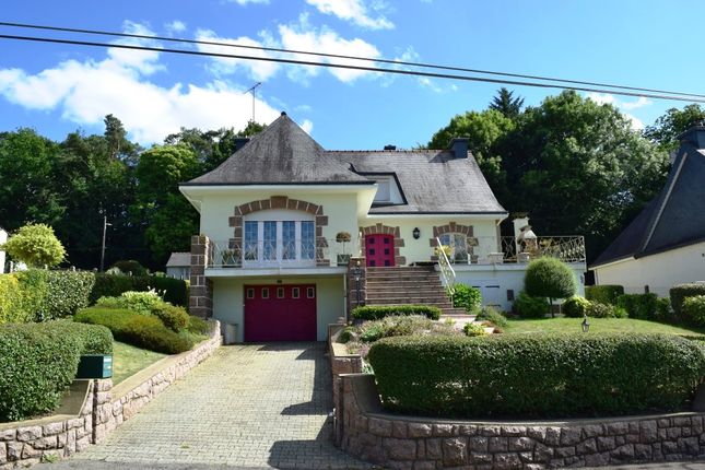 Detached house for sale in 56160 Guémené-Sur-Scorff, Morbihan, Brittany, France