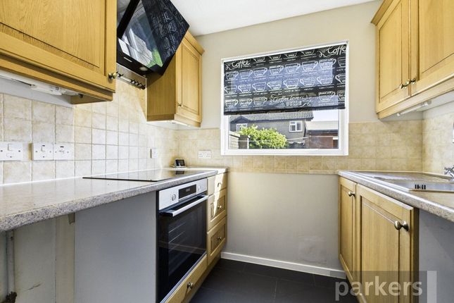 27, Bracken Close, Oxfordshire photo 3