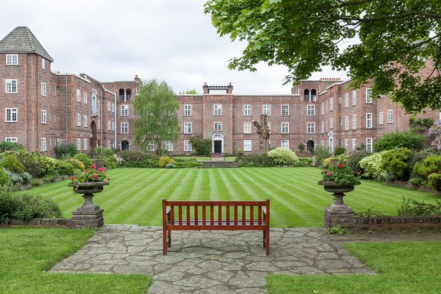 Flat to rent in Surbiton Court, St Andrews Square