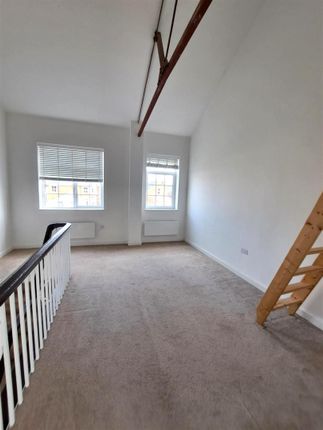 11 Charlie Mews, Alexandra Road, Farnborough photo 3