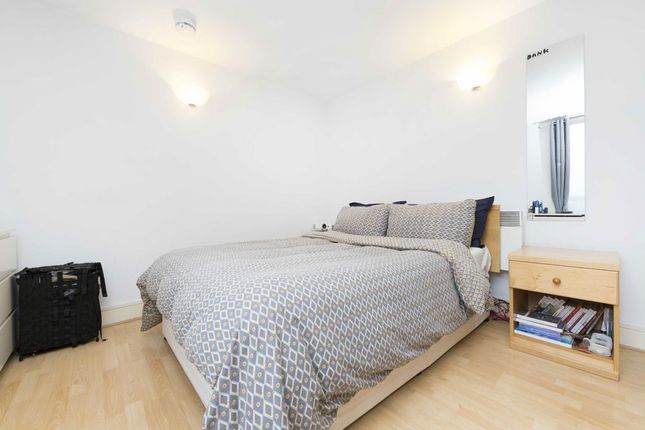 Flat 52, Albany Court, 18, Plumbers Row, London photo 5