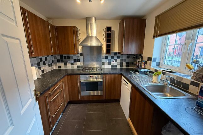 122, Queen Elizabeth Drive, Swindon photo 2