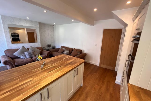 Glebelands Drive, Leeds photo 3