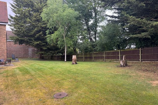 Flat 4, Grebe Court, Sandpiper Road, Cheam, Sutton photo 2