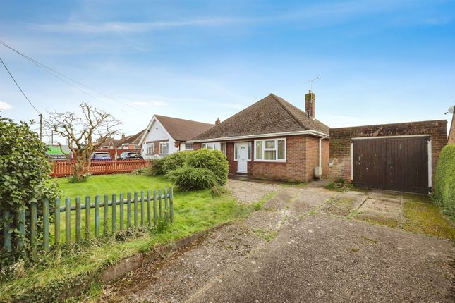 Thumbnail Detached bungalow for sale in Ferniefields, High Wycombe