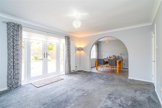 29, Crofters Way, East Whitburn photo 3