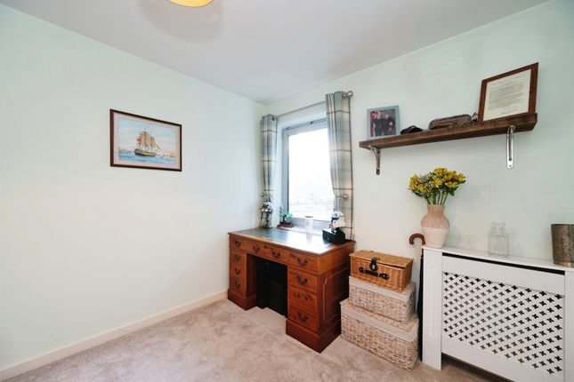 Flat for sale in Admiralty Road, Portsmouth
