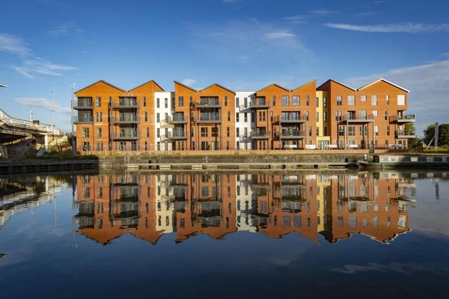 Flat to rent in St. Ann Way, The Docks, Gloucester