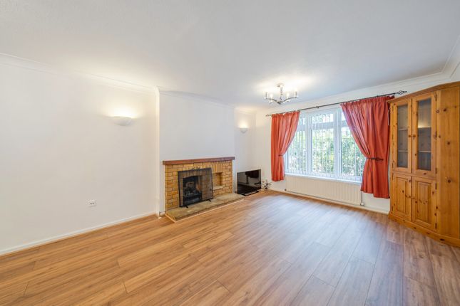 46, Byfleet Road, Addlestone photo 4