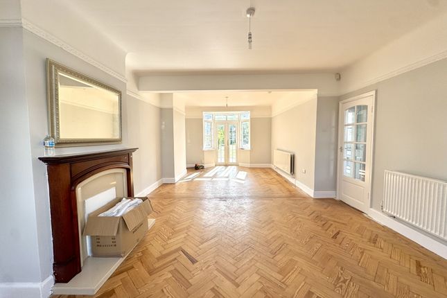 15, Shelley Crescent, Hounslow photo 2